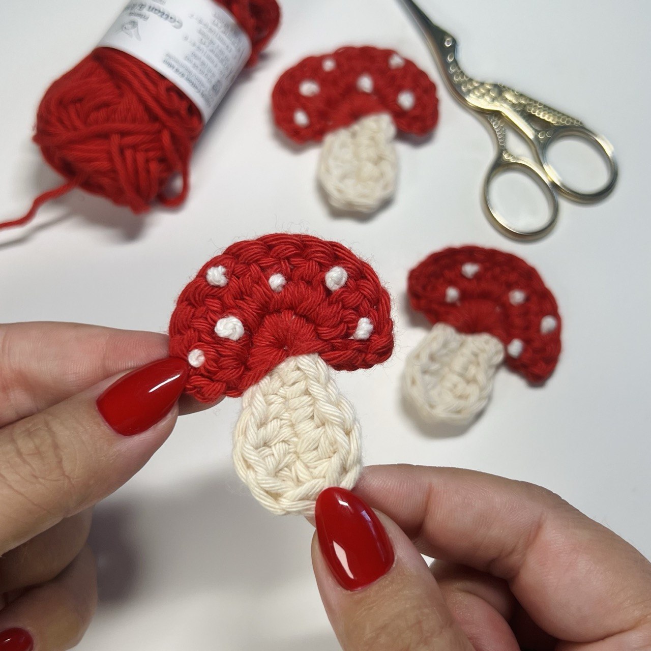 Crochet Fly Agaric Mushroom Appliqué – Free Pattern + Video Tutorial