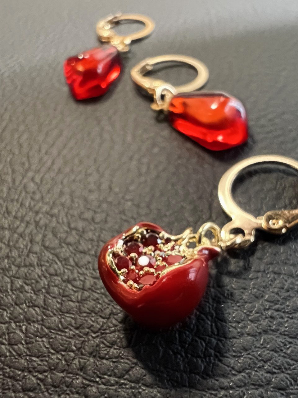 Pomegranate Love Stitch Markers Set of 8 with Holder